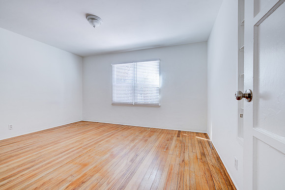 2011 Cedar Ave Long Beach Interior-017