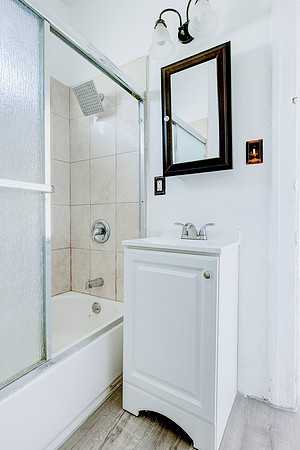 8715 Hooper Interior-028