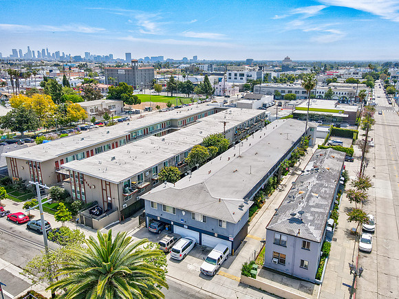 6454 Lexington Ave-004