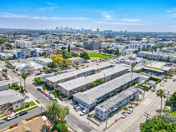 6454 Lexington Ave-005