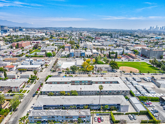 6454 Lexington Ave-008
