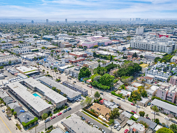 6454 Lexington Ave-013