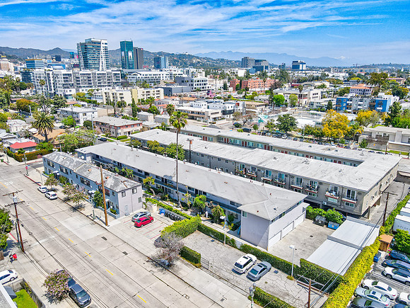 6454 Lexington Ave-023