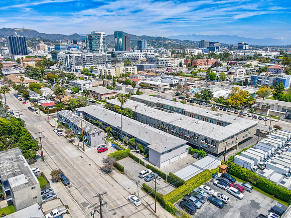 6454 Lexington Ave-022