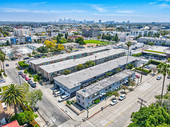 6454 Lexington Ave-025
