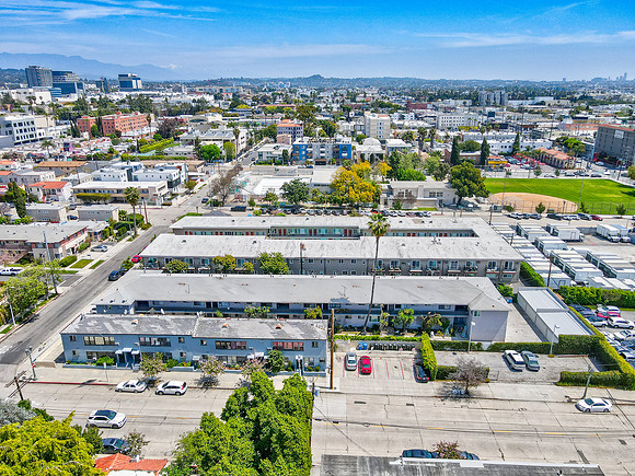 6454 Lexington Ave-024