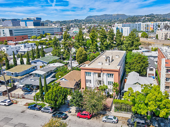 5617 La Mirada Ave-003