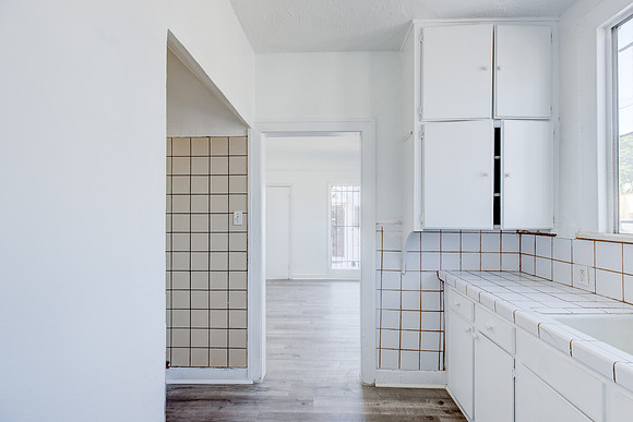 8715 Hooper Interior-010