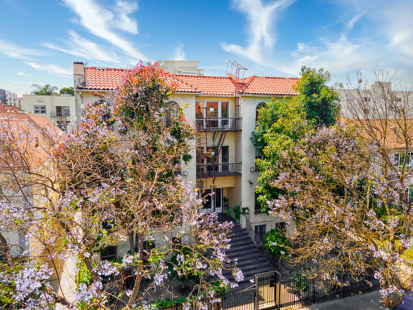 233 S Kenmore-020