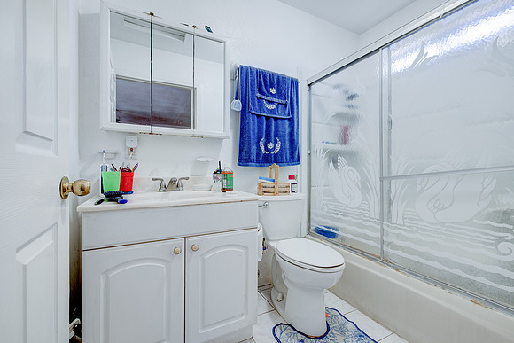 535 W Olive St Inglewood-019