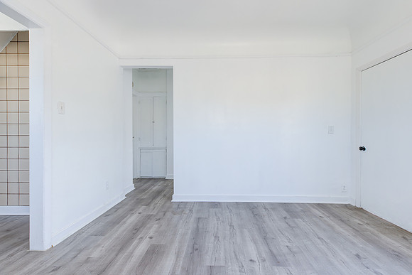 8715 Hooper Interior-032