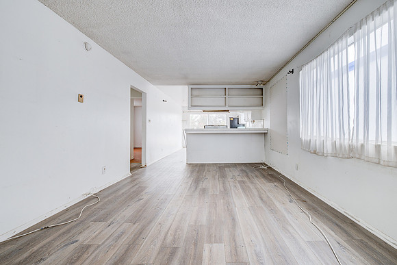 2418 Pacific Ave Interior-001