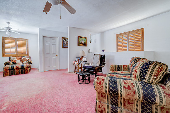 535 W Olive St Inglewood-010