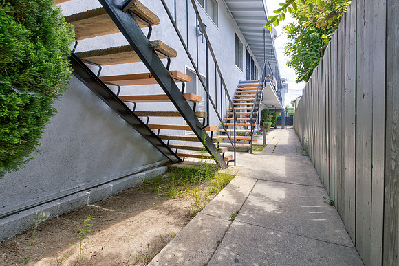 1720 Cerritos Ave-068