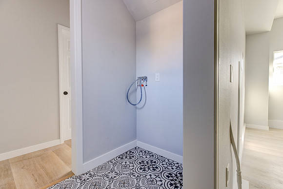 187 W 41st St -039