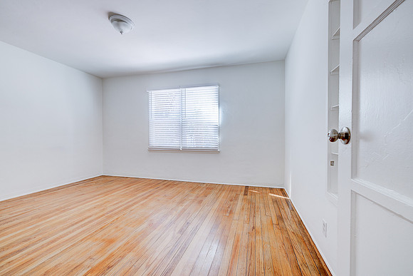 2011 Cedar Ave Long Beach Interior-018