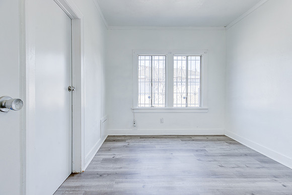 8715 Hooper Interior-021