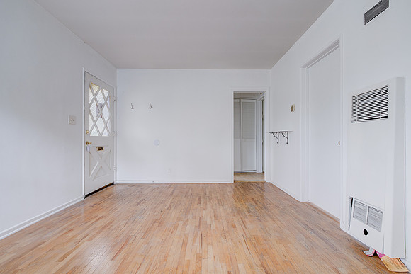 1940-1944 Sixth St Interior-15
