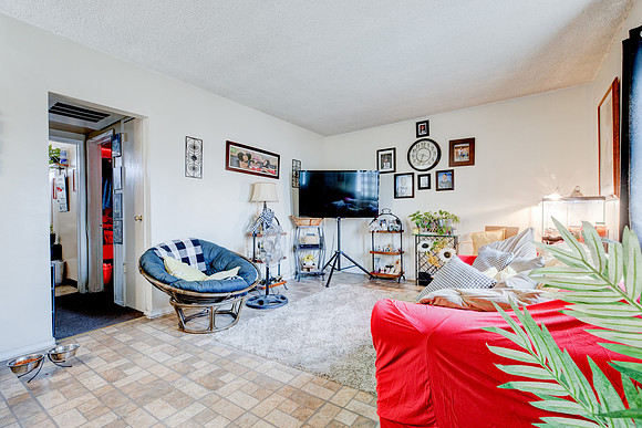 1343 W 96th St-006
