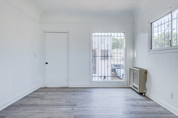 8715 Hooper Interior-003