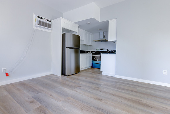 187 W 41st St -027
