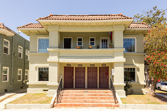 1275 E Broadway -002