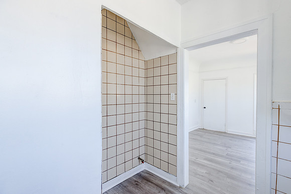 8715 Hooper Interior-012