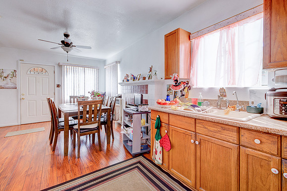 535 W Olive St Inglewood-042