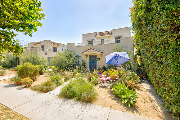 617 N Sycamore Ave-005