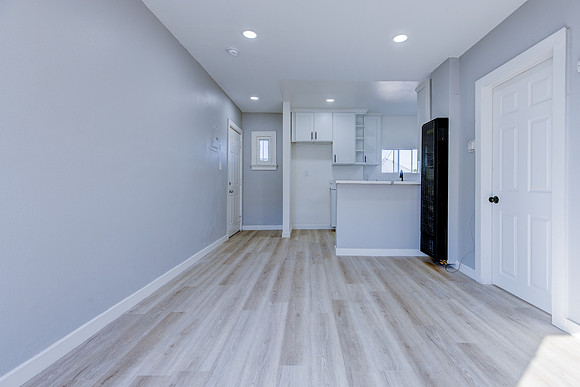 187 W 41st St -007