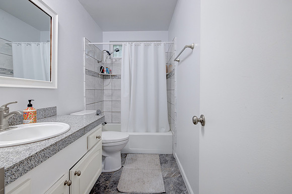 627 Grant St Interior-003