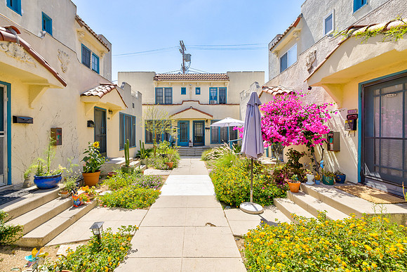 617 N Sycamore Ave-016