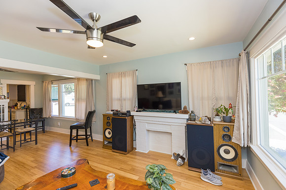 1275 E Broadway -008