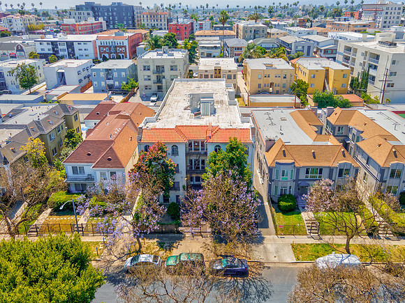233 S Kenmore-006
