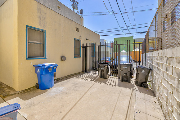 617 N Sycamore Ave-025