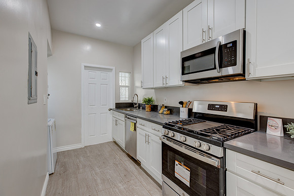 229 Columbia Pl-017