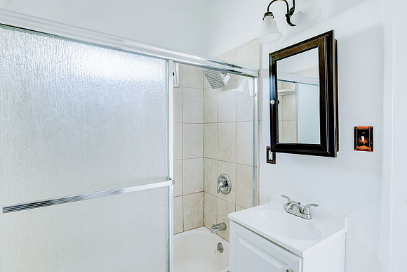 8715 Hooper Interior-027