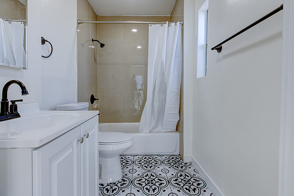 187 W 41st St -023