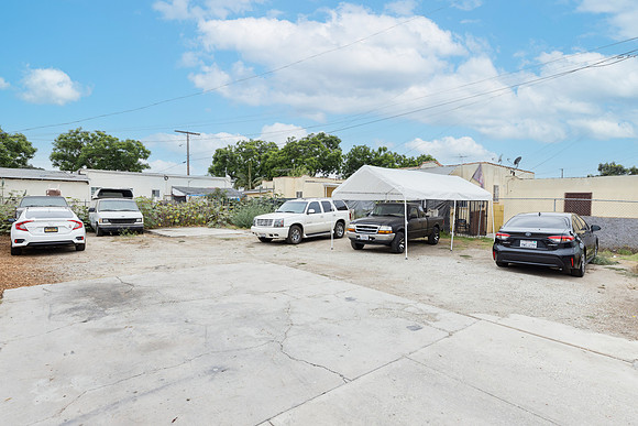 8715 Hooper Ave--019