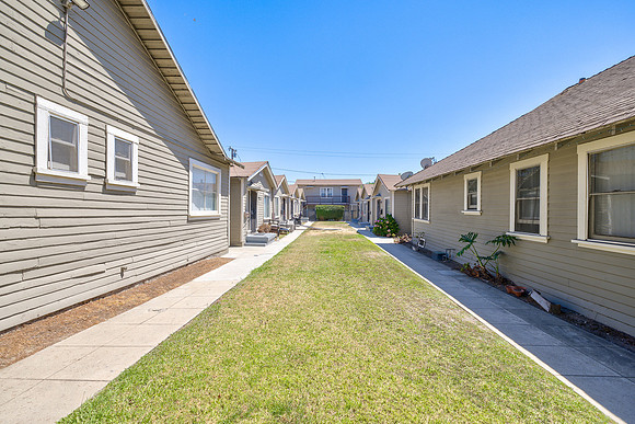 812 Myrtle Ave Exterior-011