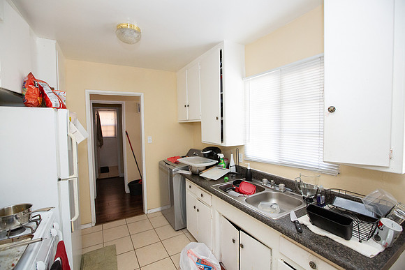 532 S Flower St-59