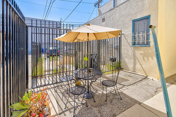 617 N Sycamore Ave-022
