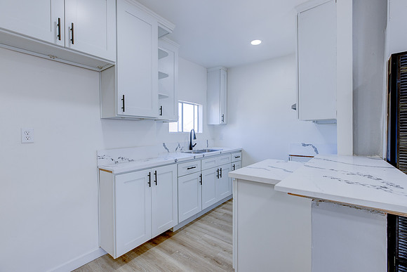 187 W 41st St -010