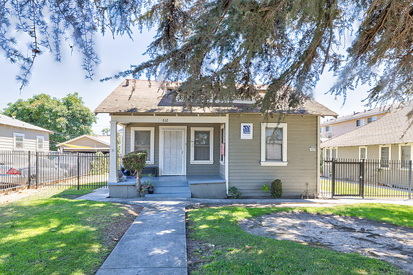 812 Myrtle Ave Exterior-008