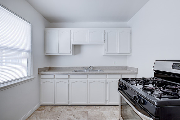 2011 Cedar Ave Long Beach Interior-012