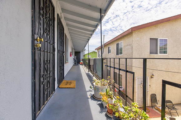 1720 Cerritos Ave-071