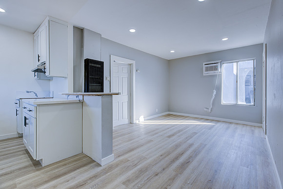 187 W 41st St -001