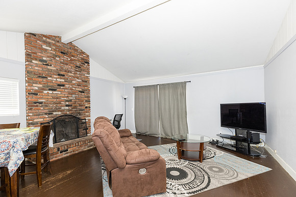 Real Estate Photographer Bellflower 10268 Muroc St-012