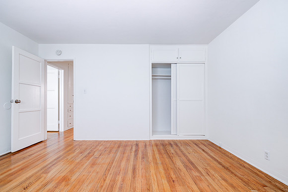 2011 Cedar Ave Long Beach Interior-021
