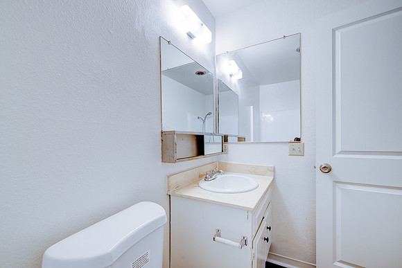 756 Inglewood Interior-035